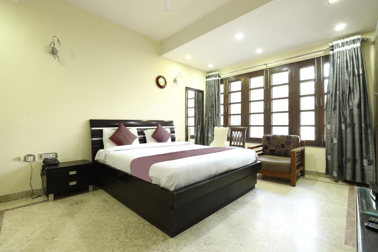 Hotel Livia Residency New Delhi Exteriör bild