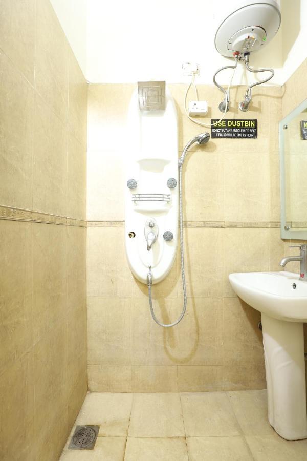 Hotel Livia Residency New Delhi Exteriör bild