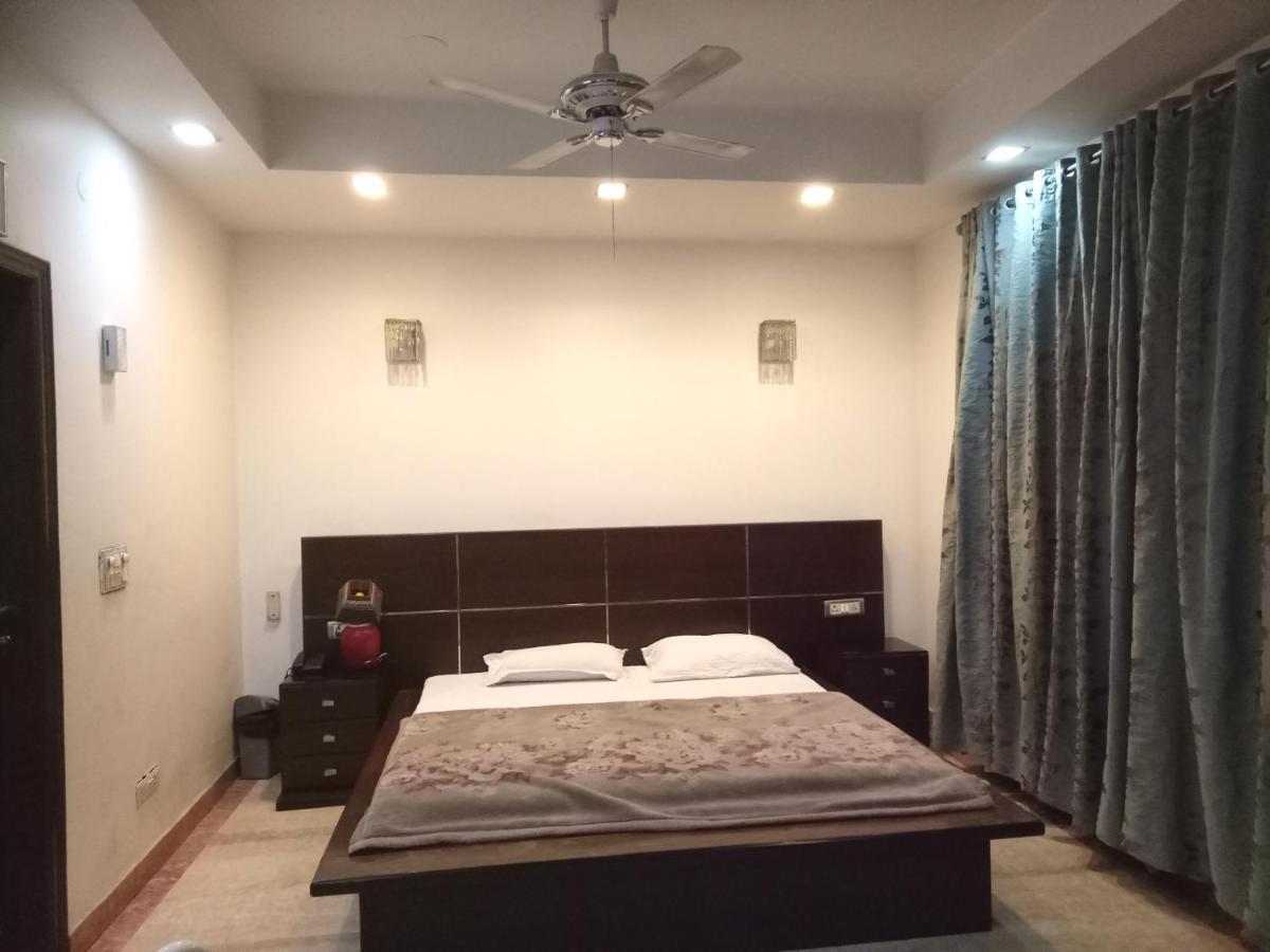 Hotel Livia Residency New Delhi Exteriör bild