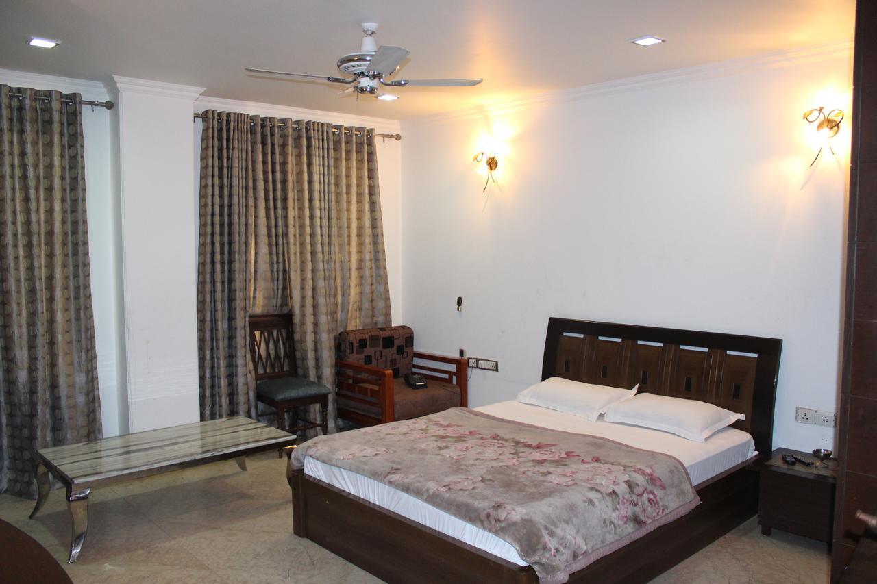 Hotel Livia Residency New Delhi Exteriör bild