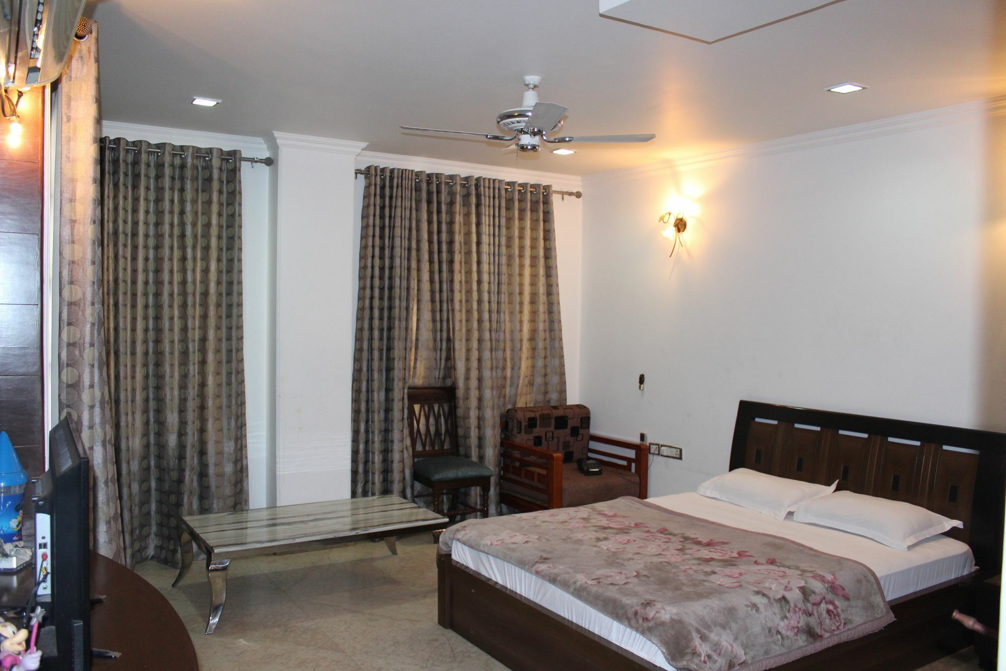 Hotel Livia Residency New Delhi Exteriör bild