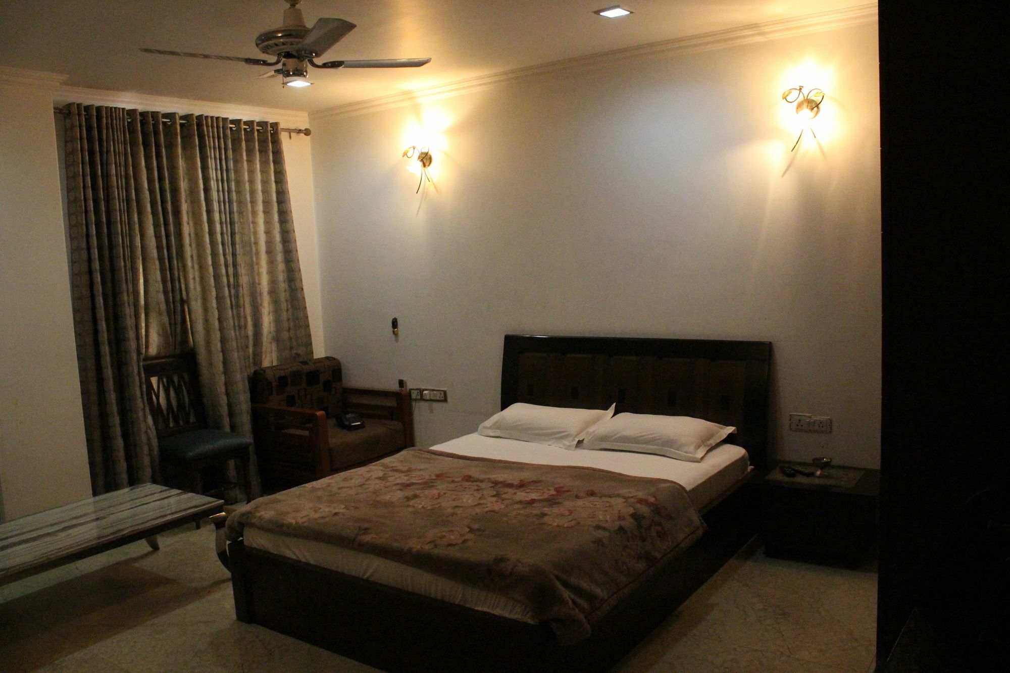 Hotel Livia Residency New Delhi Exteriör bild